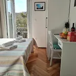 Sunny Terrace Apartment