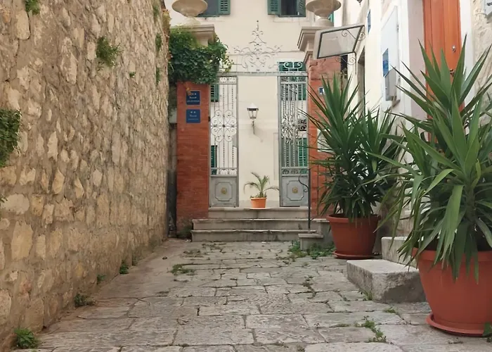 Sunny Terrace 公寓 *